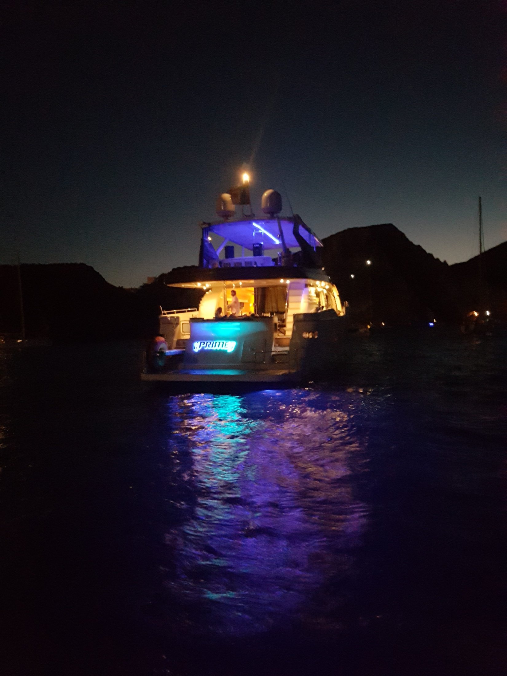 Charter-yacht-prime-party-night-e1515584583693