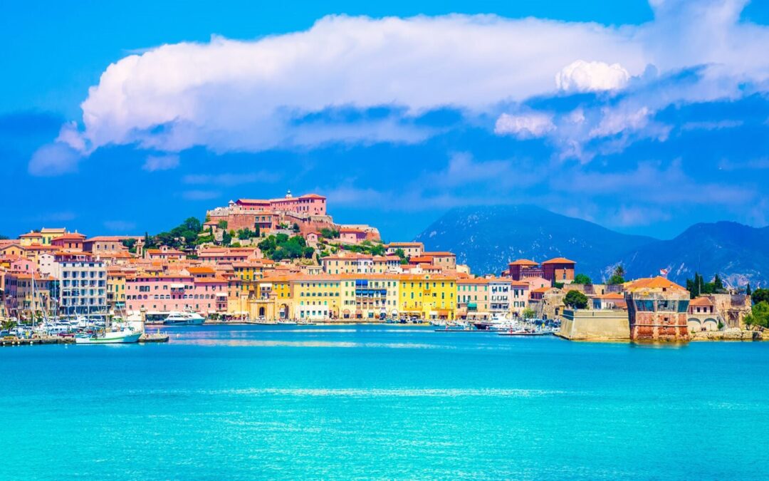 Charter-yacht-catamarano-Elba-Portoferraio-Harbour